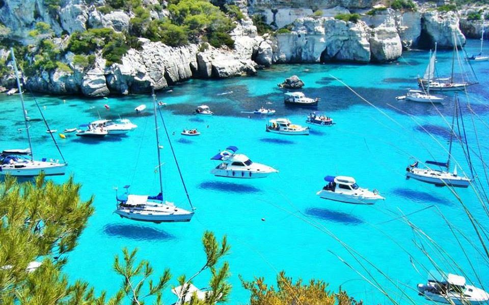 Αντίπαξοι: Ο Παράδεισος Δίπλα στον Παράδεισο